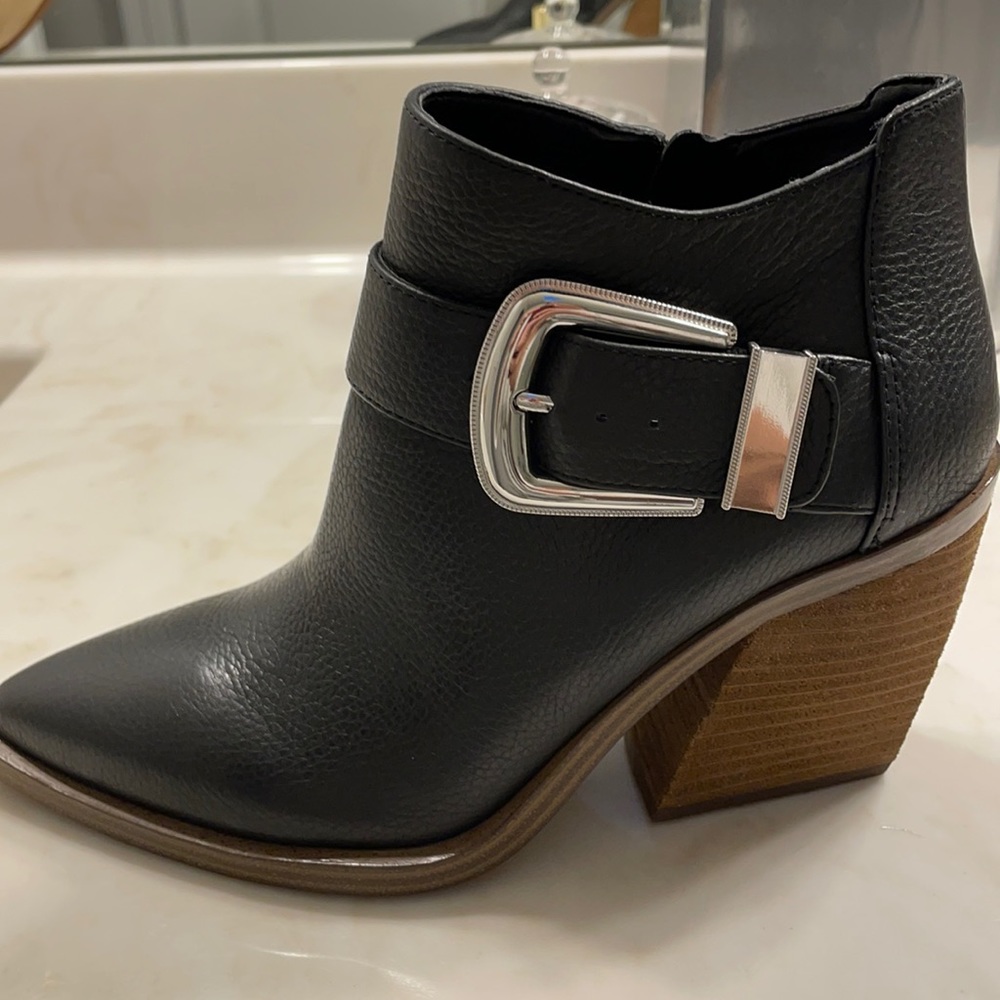Vince Camuto Gidgey booties, black pebbled leather, size 7. Never worn.